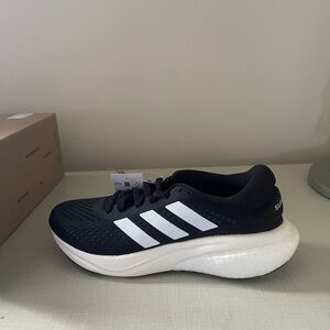 NWT Adidas Supernova 2
